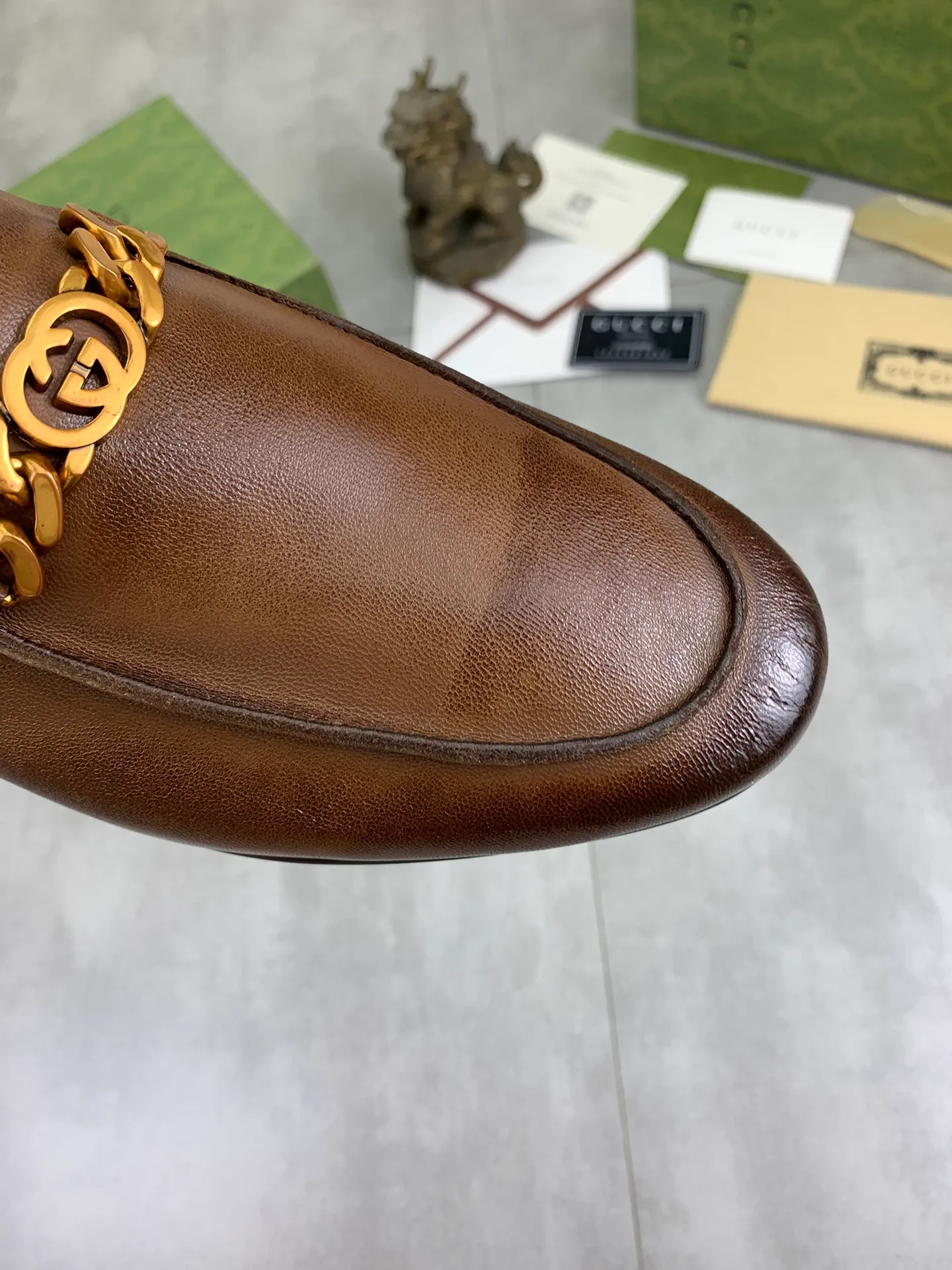 Men's Men's Shoes💰P520💰【New Style】Water-dyed Niuli Gucci's most popular selection of lazy slip-on leather shoes (Gucci) official website latest Gucci lazy leather shoes, hot style 💥 simple and elegant style, exclusive for trendy men. Unique official website latest brand original double G embossing Elements 👑 Original Gucci decoration, fashionable and elegant, fabric original calfskin ✅ fully imported first-layer cowhide lining, official website designated wear-resistant, rubber business outsole, classic model taken at the counter in real life 🎬38-44 black brown optional